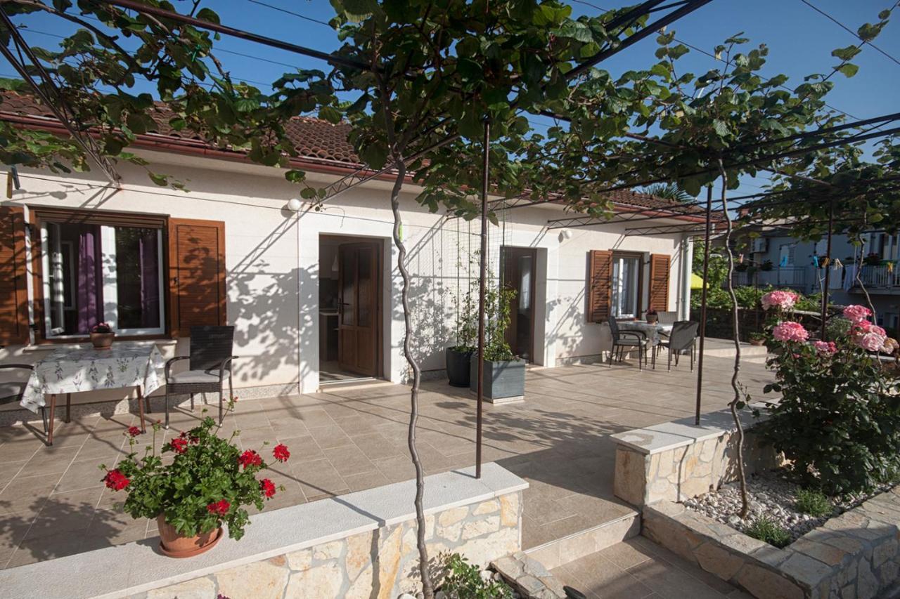 Apartments Katarina Porat Малинска Экстерьер фото