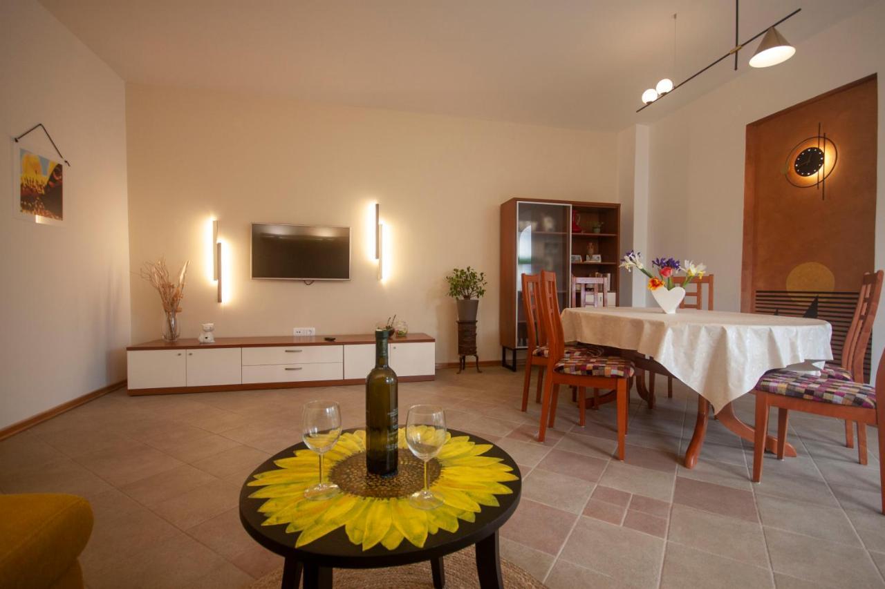 Apartments Katarina Porat Малинска Экстерьер фото
