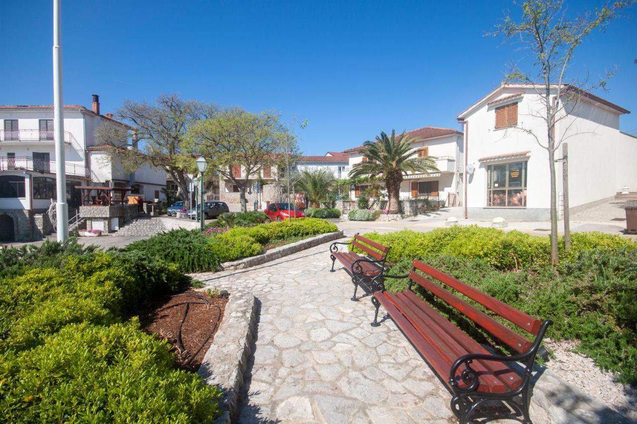 Apartments Katarina Porat Малинска Экстерьер фото