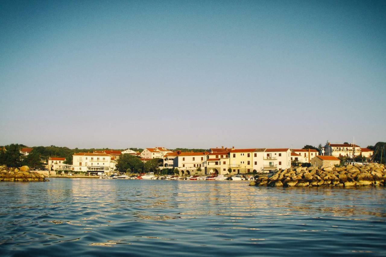 Apartments Katarina Porat Малинска Экстерьер фото