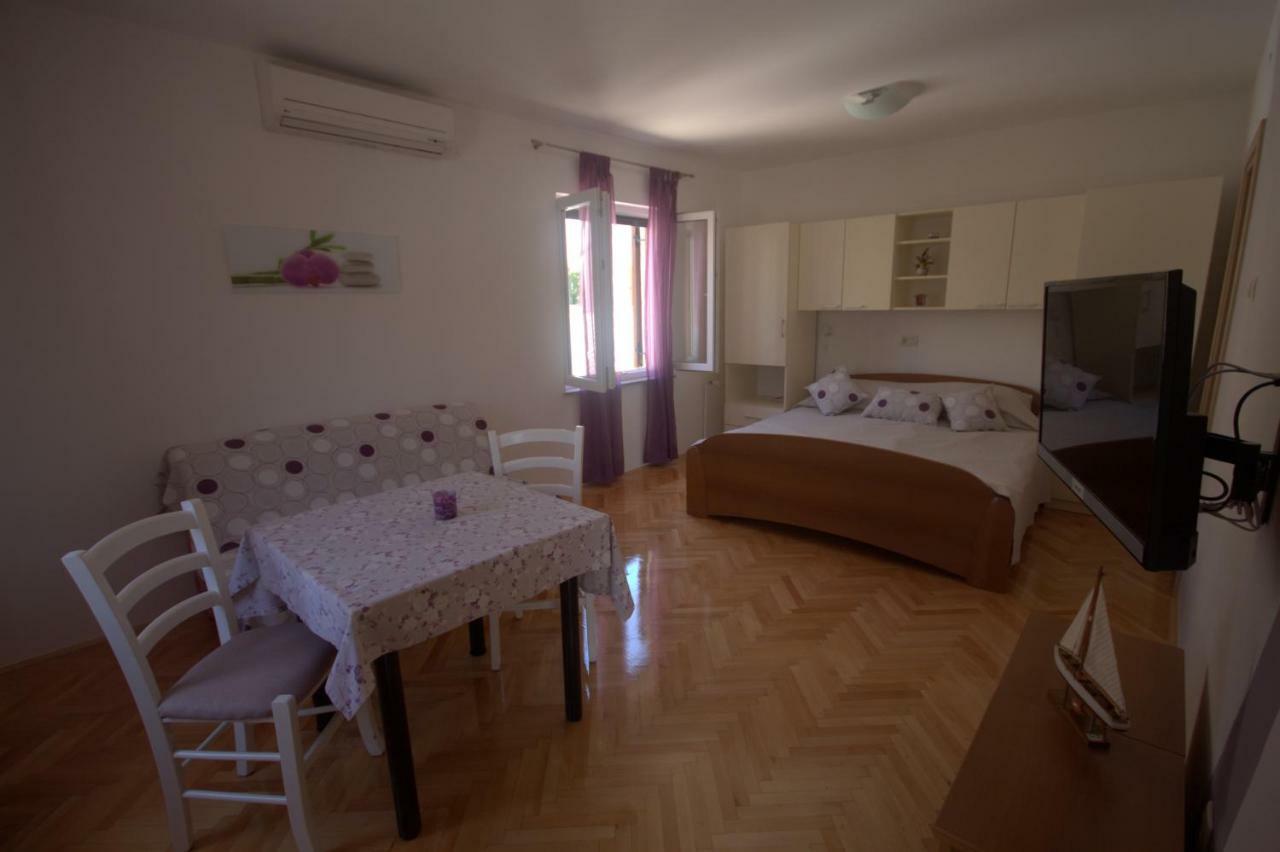 Apartments Katarina Porat Малинска Экстерьер фото