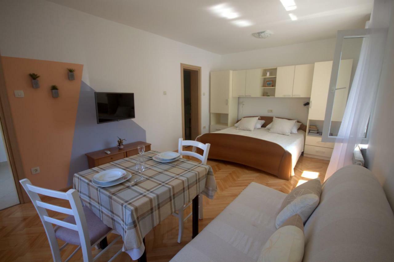 Apartments Katarina Porat Малинска Экстерьер фото