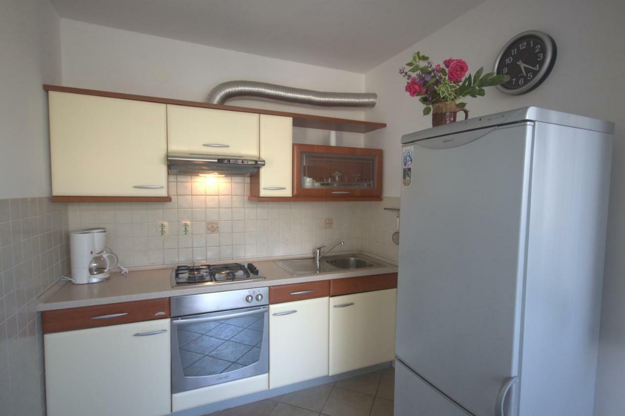Apartments Katarina Porat Малинска Экстерьер фото